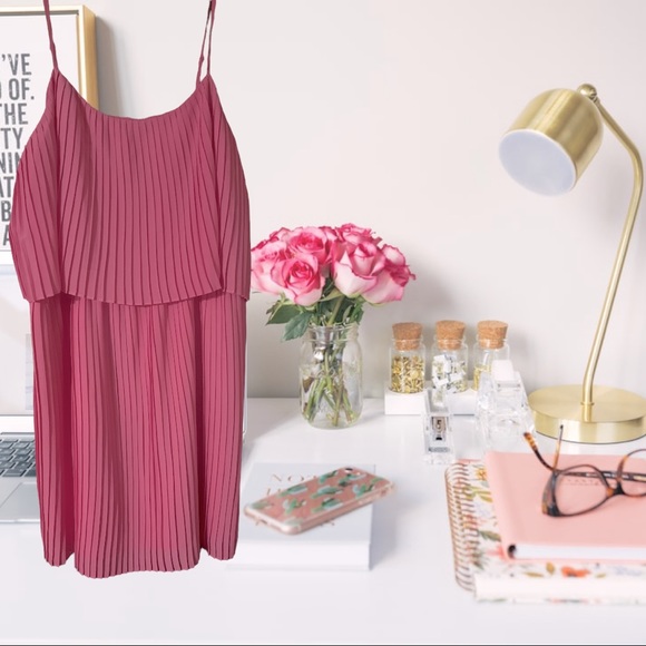 Pleated dress - Picture 6 of 10